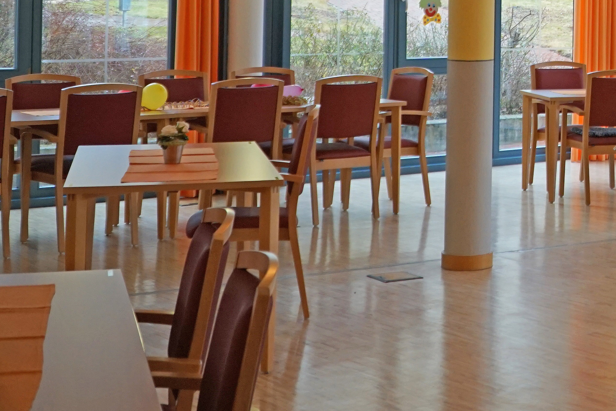 Der Speisesaal mit neuer Möblierung ist unser großer Aufenthalts- und Speisebereich. Foto: Julia Ehrlich/ Stadt Günzburg